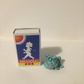 Kundbild Modellera Fimo Soft Set 24x1/2 - Basic: En skulptur av en blå groda med...