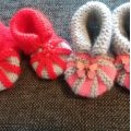 Kundbild Junior 50g - Ljusgrå: Babytossor stickade i Junior.