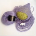 Kundbild DROPS Kid-Silk Uni Colour garn - 25g - Lila (11): Av ett nystan lila kid-silk...